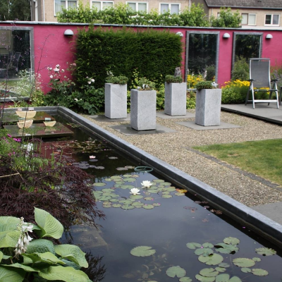 een roze muur voor moderne pensionada's in Eersel