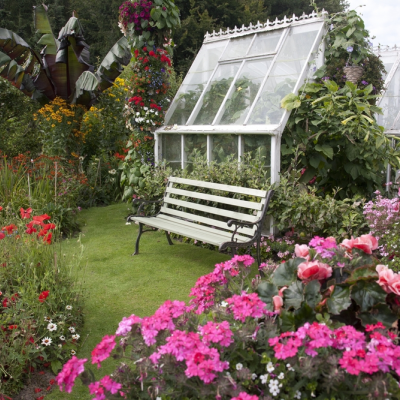Engelse cottage tuin met een Franse slag